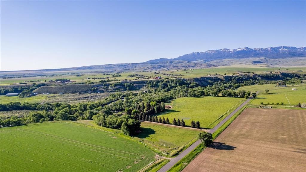 366 Lower Southfork Rd - exterior