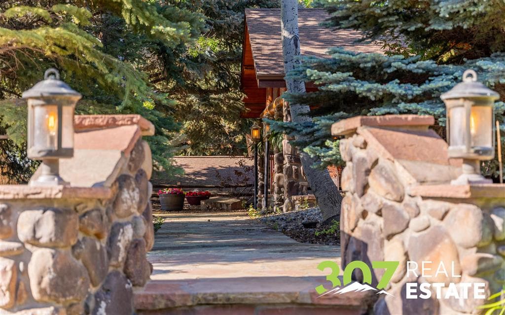 366 Lower Southfork Rd - interior