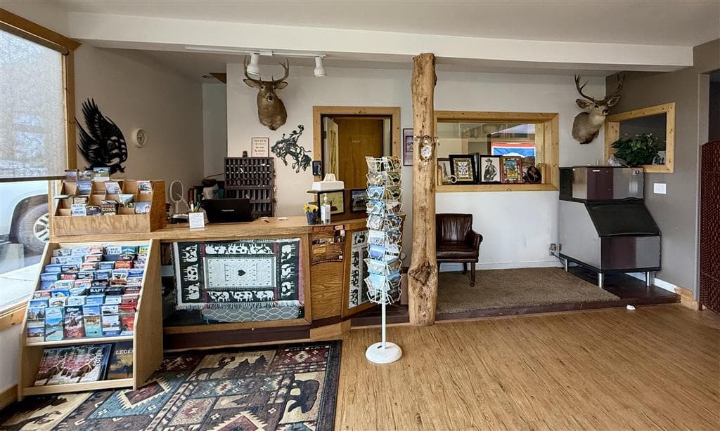 244 Yellowstone Ave., W - detail