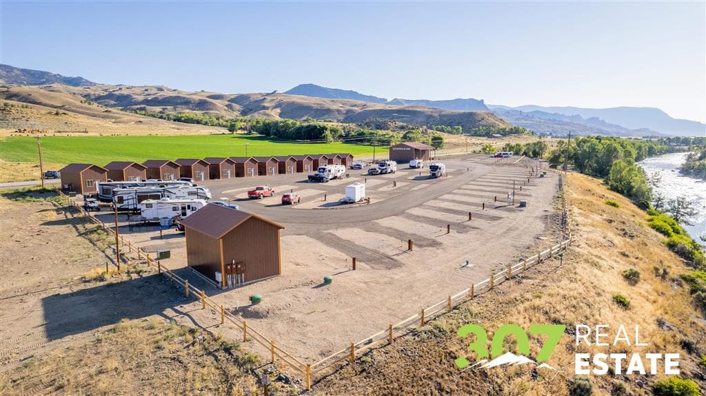 3256 North Fork Hwy - exterior