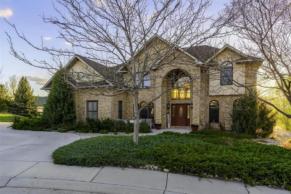 407 Indigo Circle - exterior