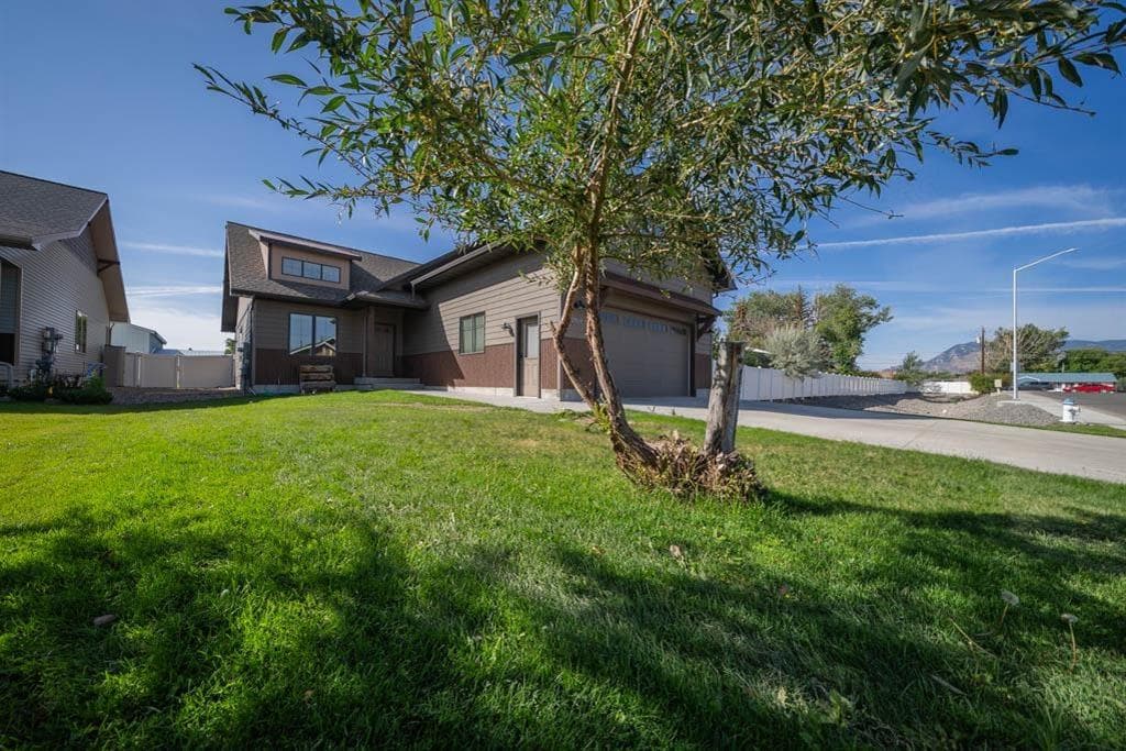 2924 Fuelie Ave