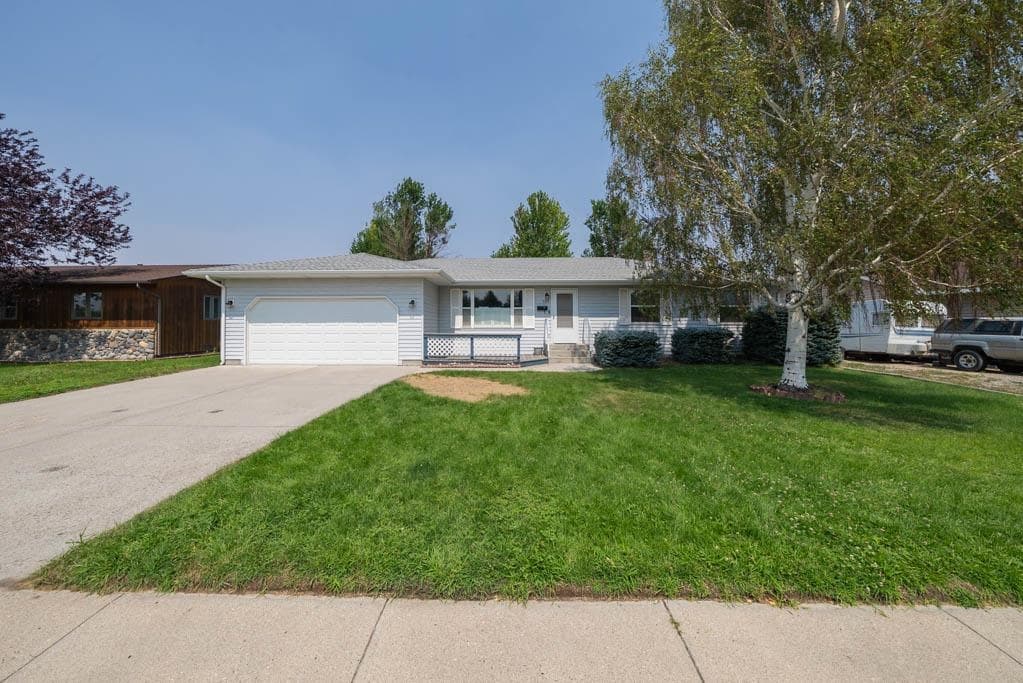 925 River View Dr