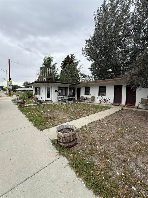 701 W C St
