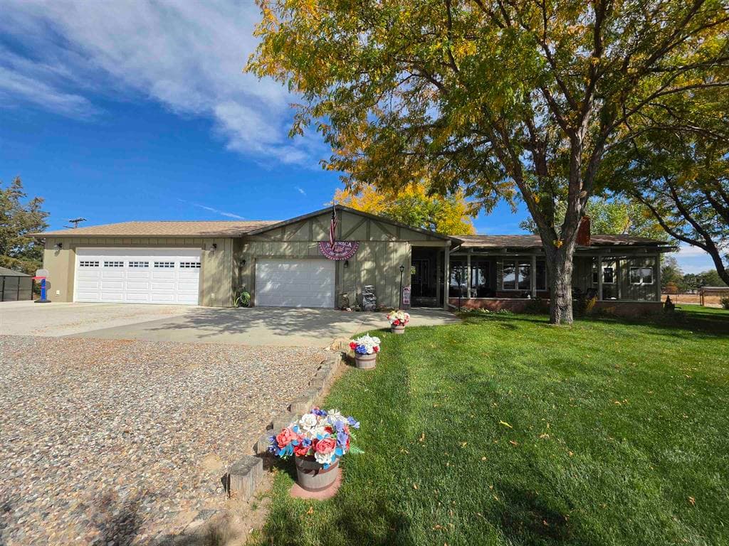 1001 N Road 11
